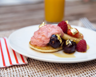 Pancakes and red berries / Strawberry Woos